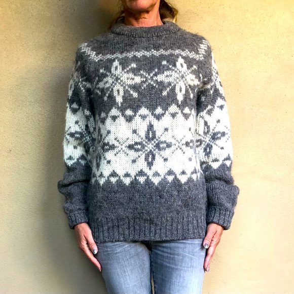 Brown Bison Sweaters - Stunning Vintage Fair Isle Snow flakes Nordic style virgin wool sweater size M